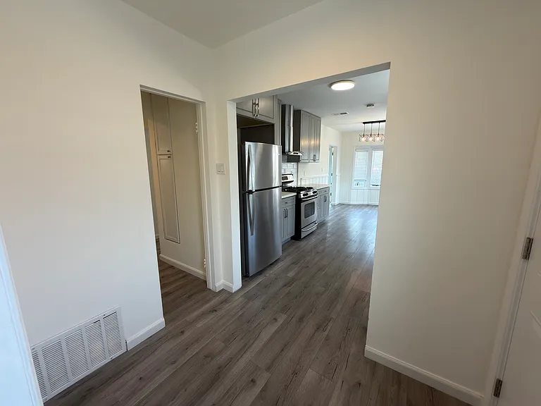 1110 Mira Mar Ave — Photo 8