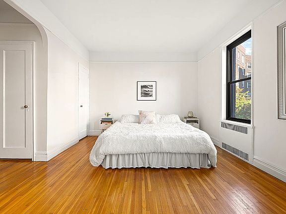5th image of 20 Plaza St E APT C7