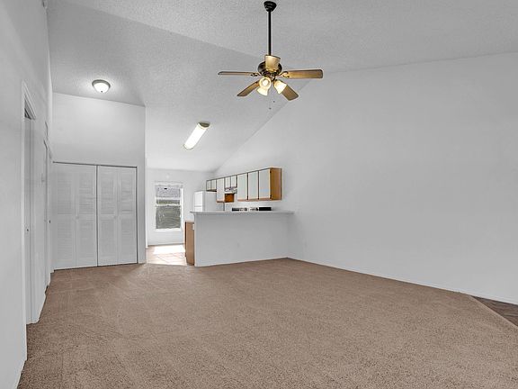 3rd image of 3651 N Goldenrod Rd APT C201