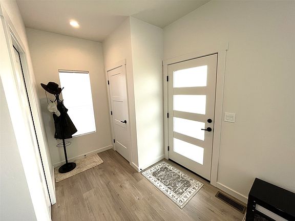 5th image of 582 Holstein Way