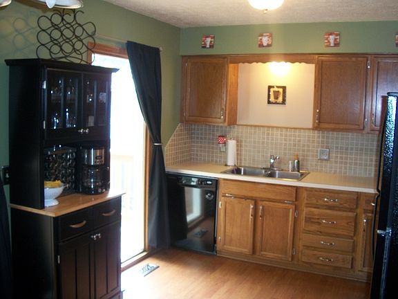 3rd image of 15111 Green Ave