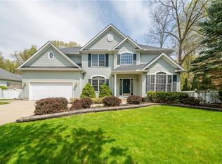 2949 Laura Ln, Westlake, OH