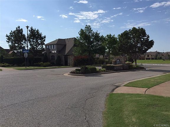3rd image of 3805 S Yellowood Ave