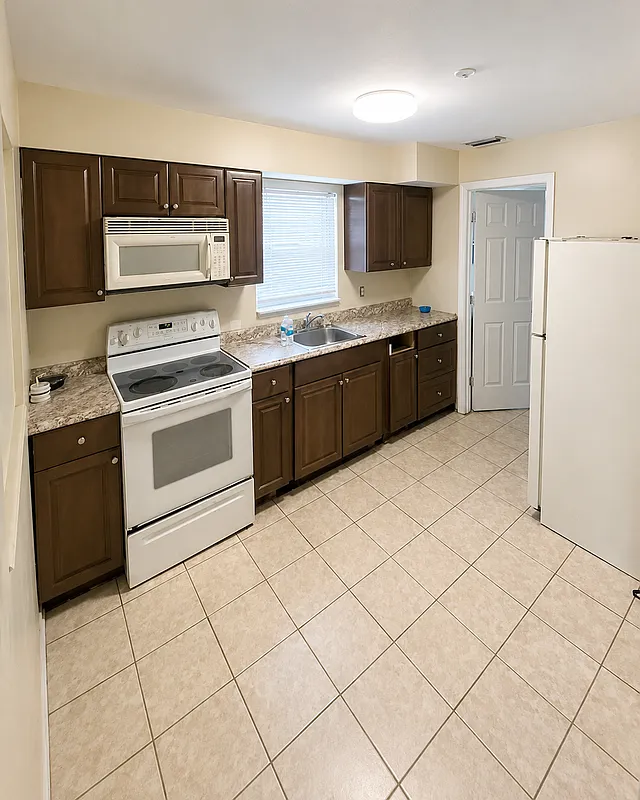 3 bed, 2.0 bath, 1420 sqft, $1,850 — Photo 3