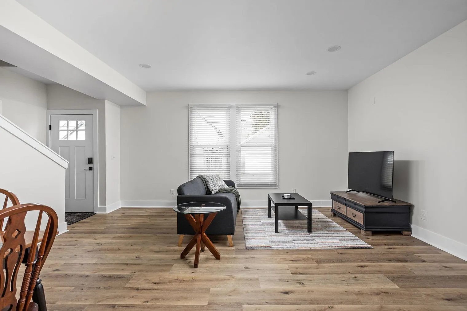 2 bed, 1.0 bath, $2,647 — Photo 4
