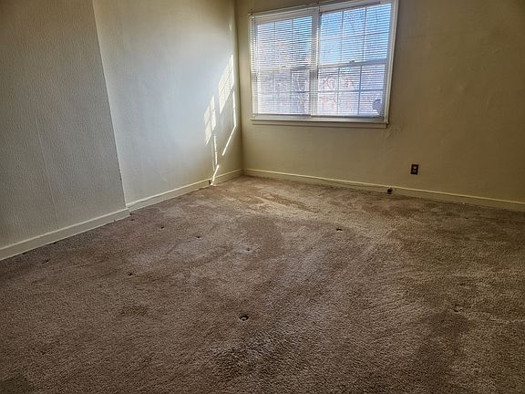 4th image of 1589 Broadview Ave