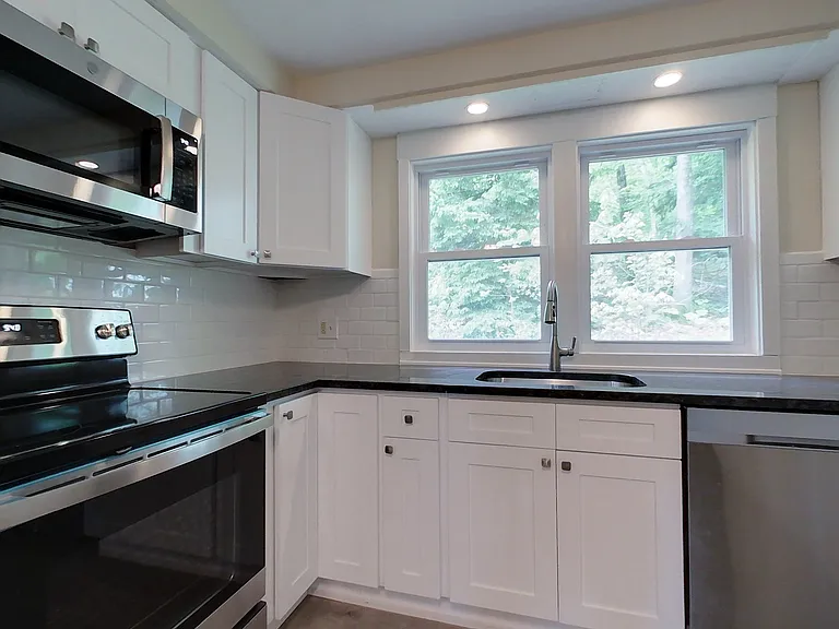 2355 Shepard Ave — Photo 3
