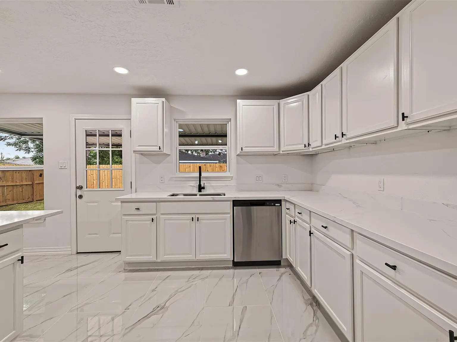 4 bed, 3.0 bath, 1837 sqft, $2,650 — Photo 3