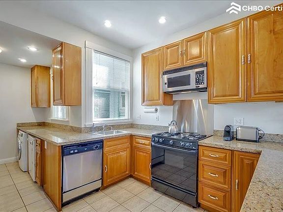 5th image of 1372 Broadway St