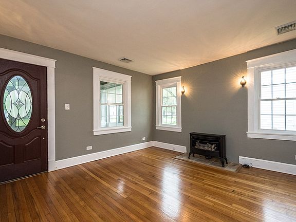 5th image of 613 Essex St