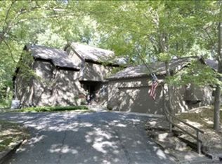 2420 Highpointe Dr, Kalamazoo, MI 49008