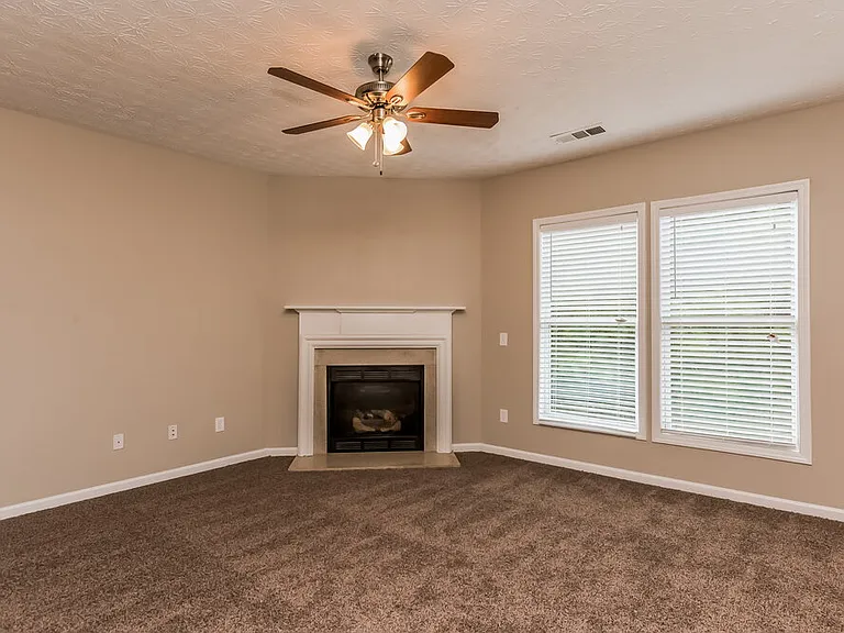 398 Glenleigh Dr — Photo 2