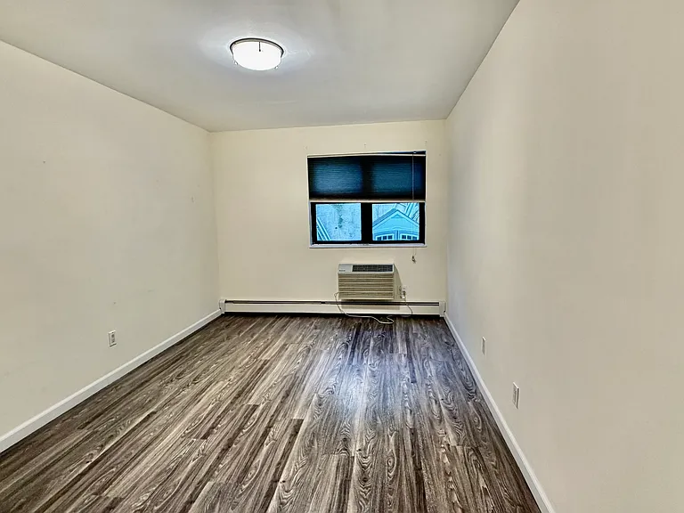 6917 Little Neck Pkwy #1 — Photo 9