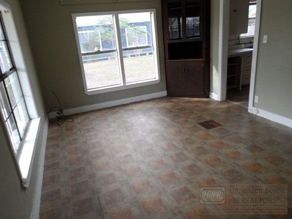 4th image of 495 Norman Ave