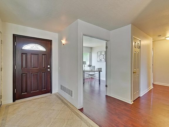 5th image of 369 Allegan Cir