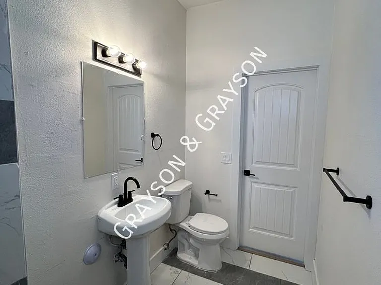 315 E Carol Ave — Photo 12