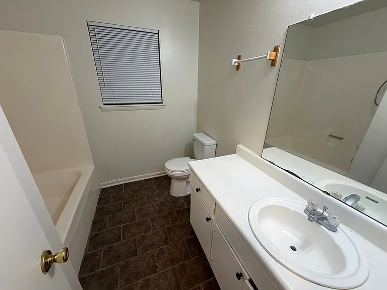 22173 Ewell St — Photo 6