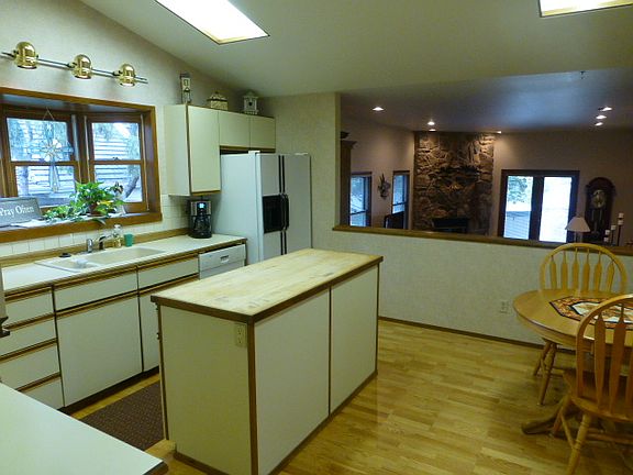 3rd image of 461 15th St NE