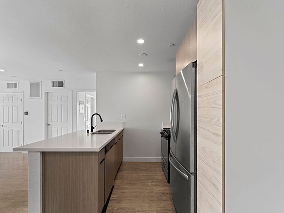 3rd image of 725 N Alfred St APT 105
