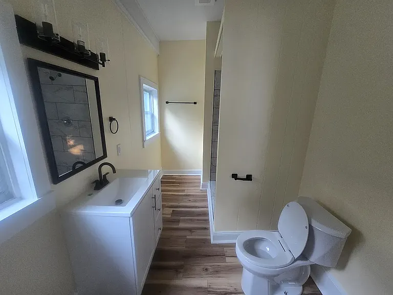 724 Temple Ave — Photo 11