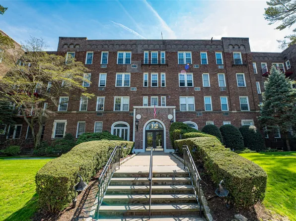 12 Hamilton Place #C10, Garden City, NY 11530