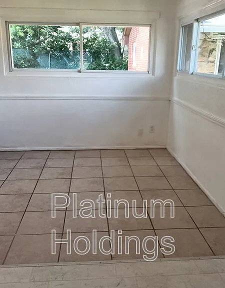 1057 Neville Ave — Photo 2