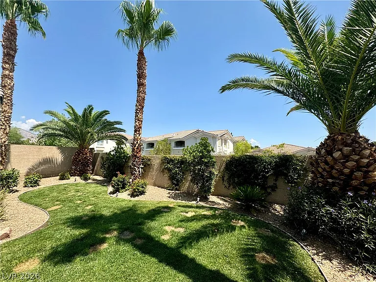 10224 Desert Wind Dr — Photo 24