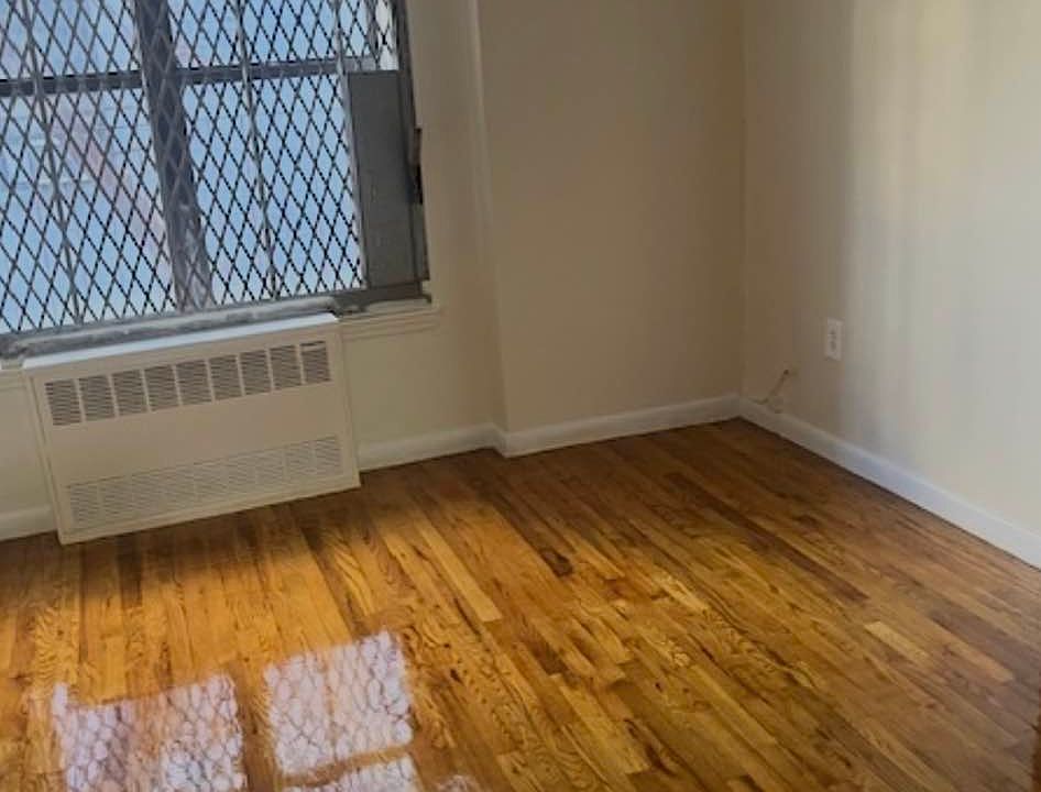 1st image of 451 E 116th St APT 17