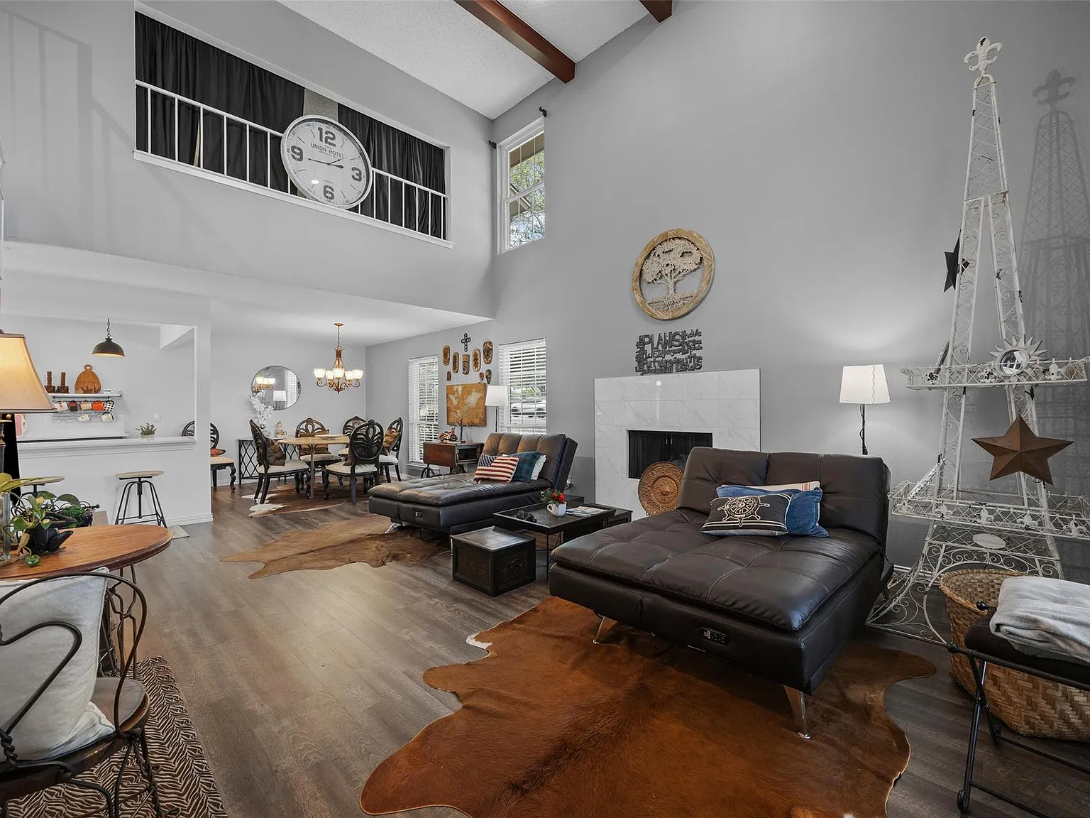 3 bed, 3.0 bath, 1672 sqft, $2,100 — Photo 2