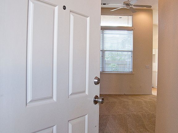 3rd image of 1335 E Parkview Ct