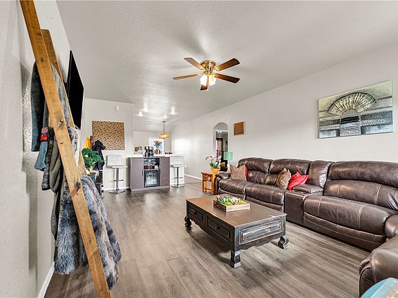 5th image of 844 NW Evans Cir