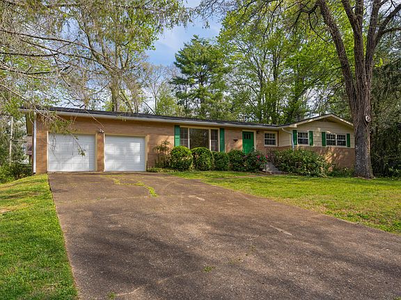 2nd image of 1006 Crown Point Rd E