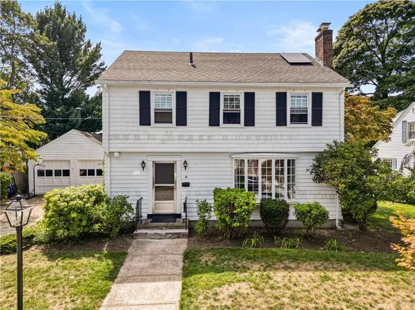14 Bryant Rd, Cranston, RI 02910