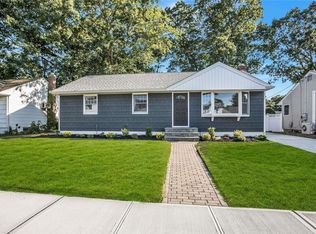 3964 Worthmor Dr, Seaford, NY 11783