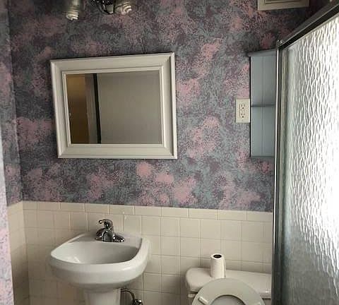 5th image of 6051 N Glenn Ave