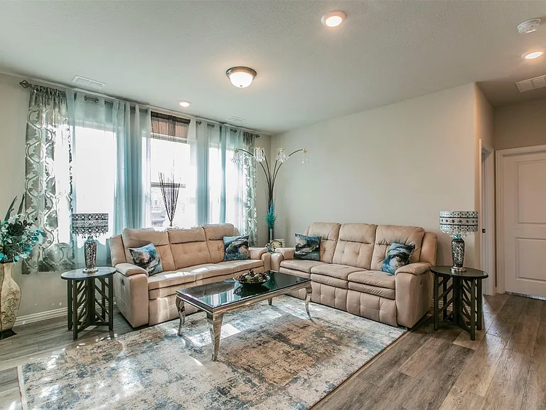 1015 Zachary Way — Photo 11