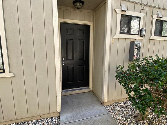 3rd image of 1043 39th St #4
