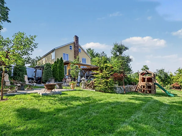 69 Valley Rd, Cos Cob, CT 06807