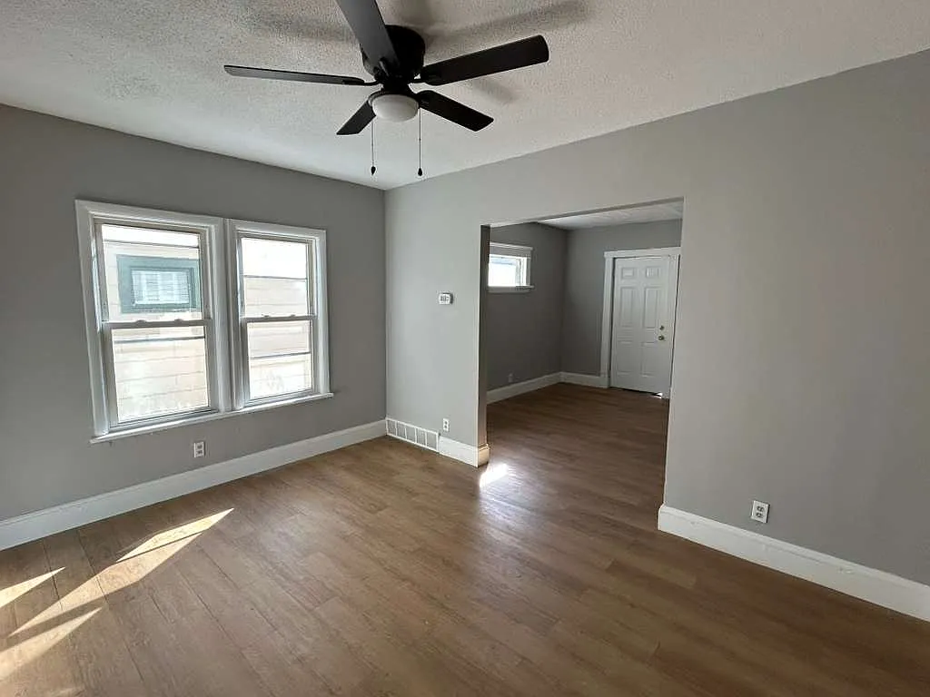 Building Photo - 1093 E 147th St #1