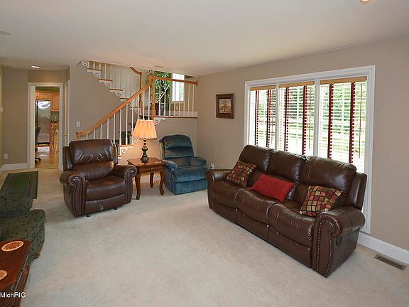 4th image of 56084 Fairway Dr