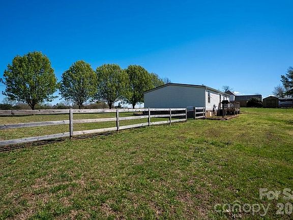 3rd image of 889 Tabor Rd