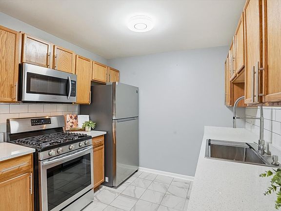 4th image of 1291 N Red Oak Cir Unit 1