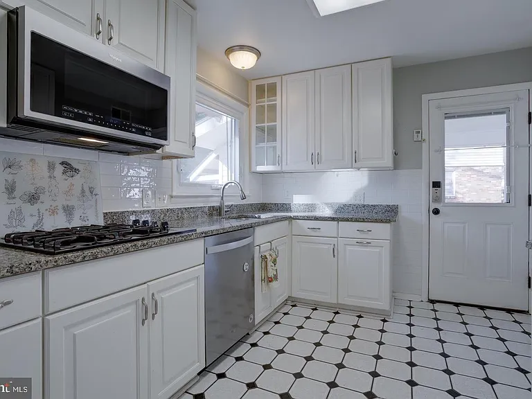 7117 Hadlow Ct — Photo 15