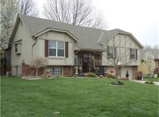 3707 SW Harbor Cir, Lees Summit, MO 64082