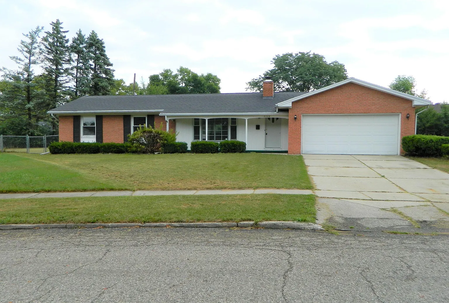 2024 Wellesley Dr photo 1