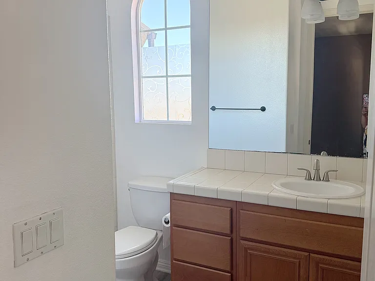 1648 Thompson Ave — Photo 3