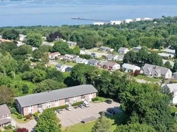 345 Main Rd APT 304, Tiverton, RI 02878