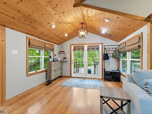 5th image of 158 Glenside Trl