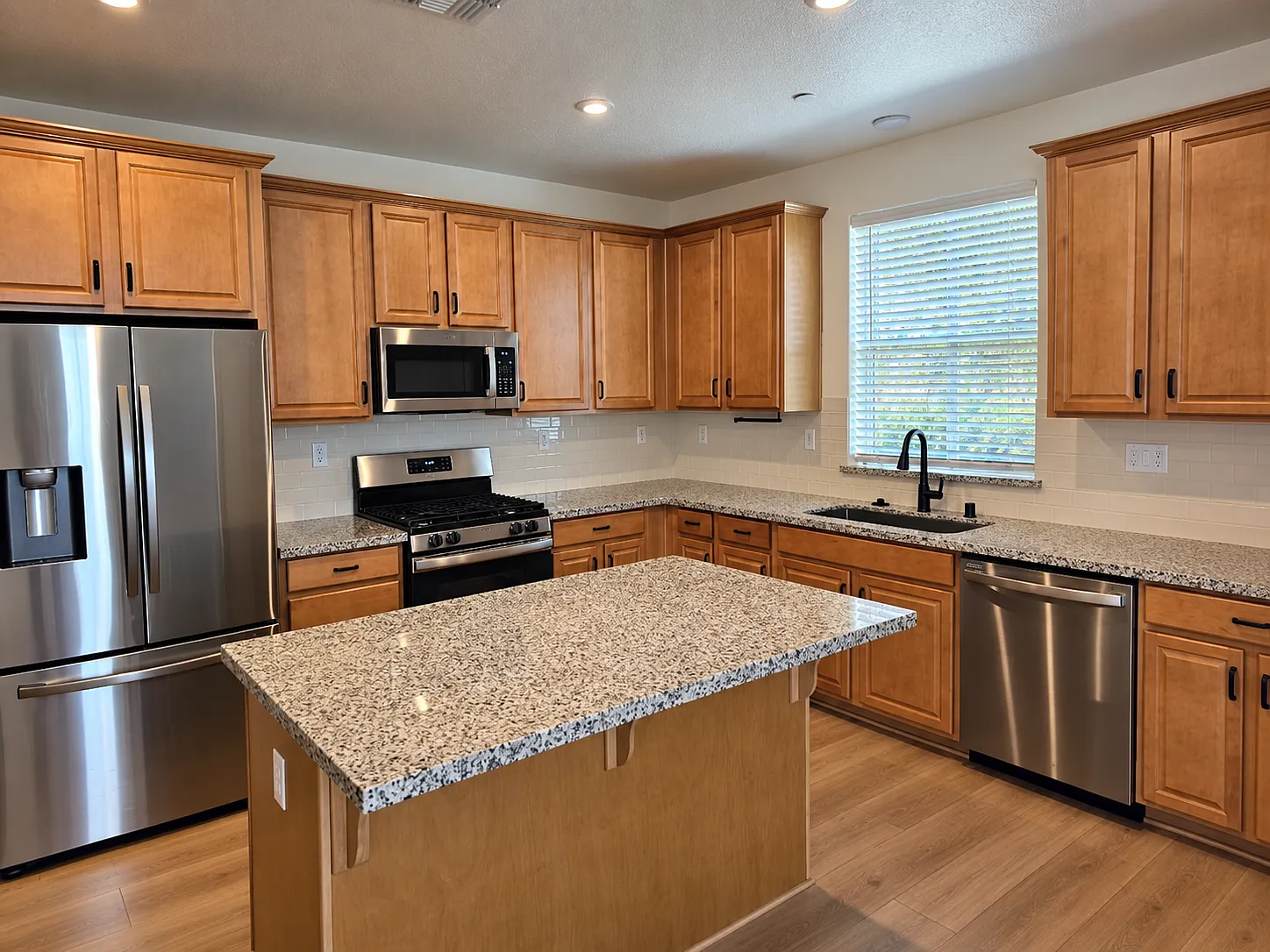 3 bed, 2.5 bath, 1845 sqft, $2,750 — Photo 2