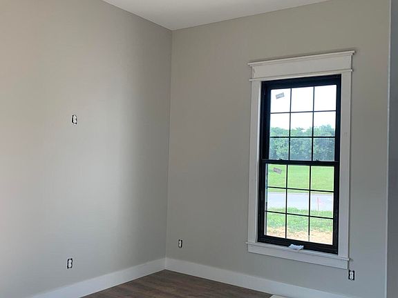 4th image of 1413 Clubhouse Ln